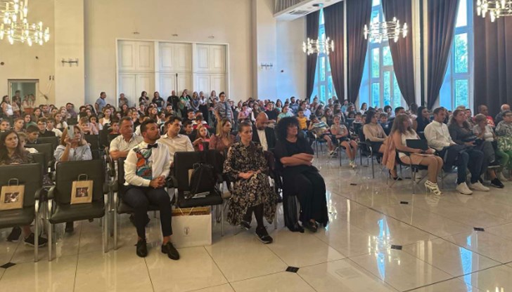 Събитието се проведе в зала “Европа” на Доходното здание