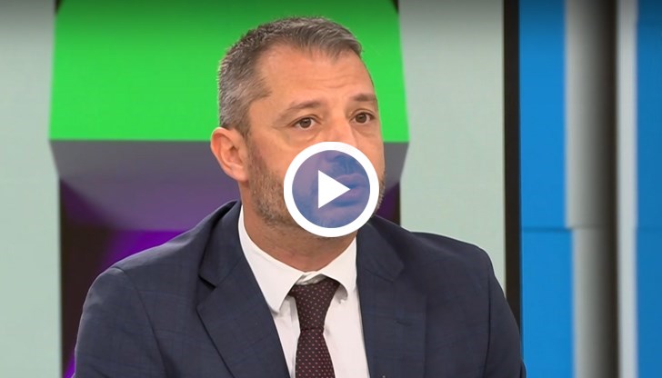 Добрев отново настоя, че от сегашната цена на горивата 73 стотинки за литър трябва да бъдат връщани на хората