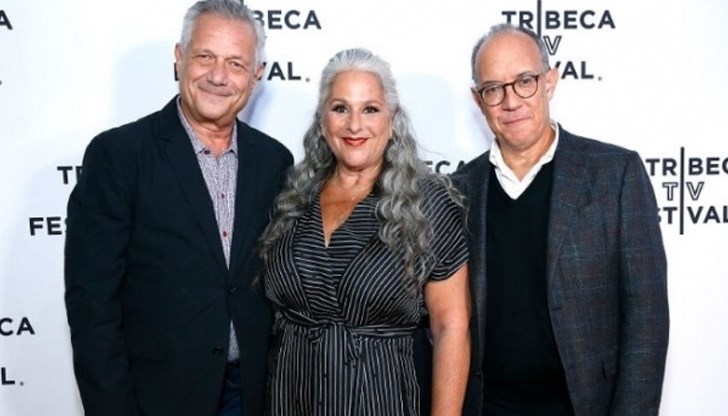 Марта Кауфман, Дейвид Крейн и режисьорът Кевин Брайт направиха съвместно изявление след внезапната смърт на актьора Марта Кауфман, Дейвид Крейн и режисьорът Кевин Брайт направиха съвместно изявление след внезапната смърт на актьора