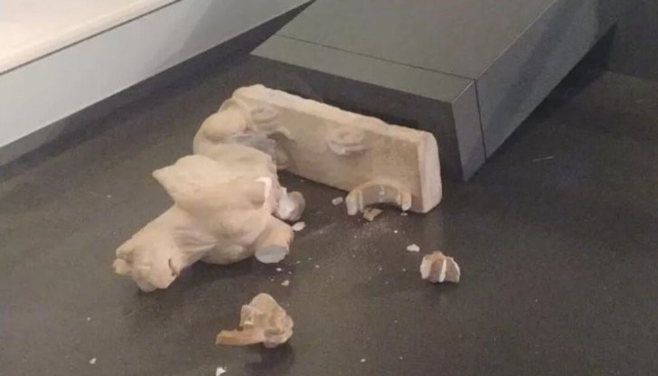 Мъжът е повредил статуите, защото е против Тората - най-важният текст на юдаизма Мъжът е повредил статуите, защото е против Тората - най-важният текст на юдаизма