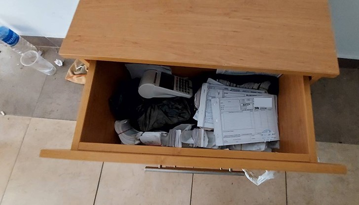 Двама души са задържани при акция на НАП и полиция срещу търговията с фалшиви фактури Двама души са задържани при акция на НАП и полиция срещу търговията с фалшиви фактури