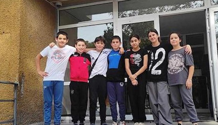 Те бяха поздравени от директора на районното управление Те бяха поздравени от директора на районното управление