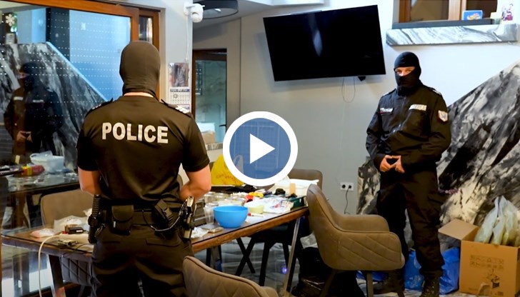 Дрогата била продавана чрез куриерска фирма за доставки в страната