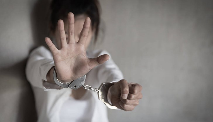 "Обади се на майка си преди да я отведат'', казал служител "Обади се на майка си преди да я отведат'', казал служител