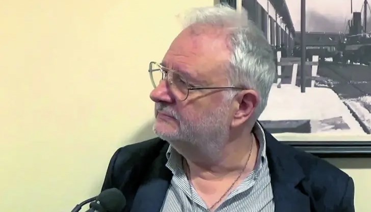 Бургаският хирург Веселин Джендов е заявил готовността си да работи на терен и да помага на всички нуждаещи се Бургаският хирург Веселин Джендов е заявил готовността си да работи на терен и да помага на всички нуждаещи се