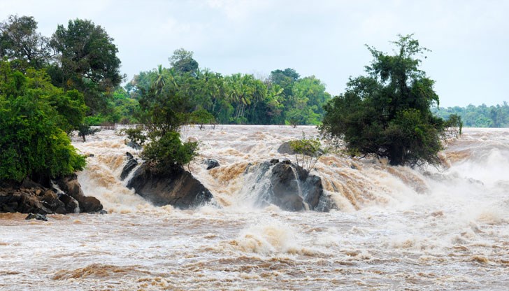 Полицията съобщи, че тялото на 57-годишна жена е било открито, след като в четвъртък следобед тя е била отнесена от река