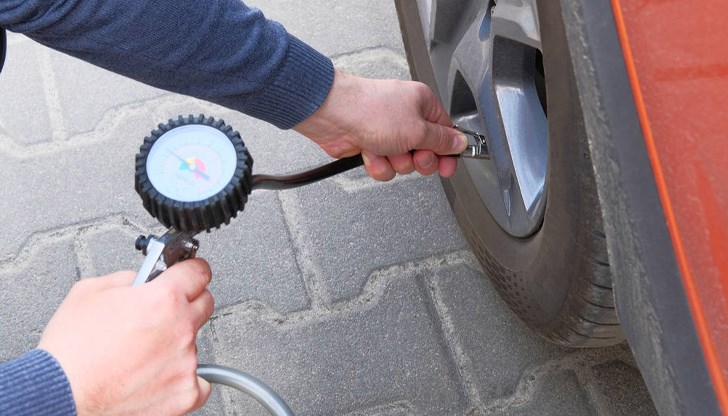 Мъжът е взел компресора и е напуснал бензиностанцията, без да плати