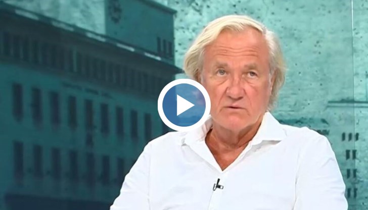 Борбата на ГЕРБ и ДПС е да влияят върху властта без да поемат негативите, коментира той