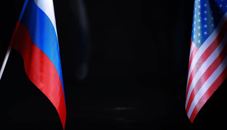 Двамата служители са обявени за персона нон грата