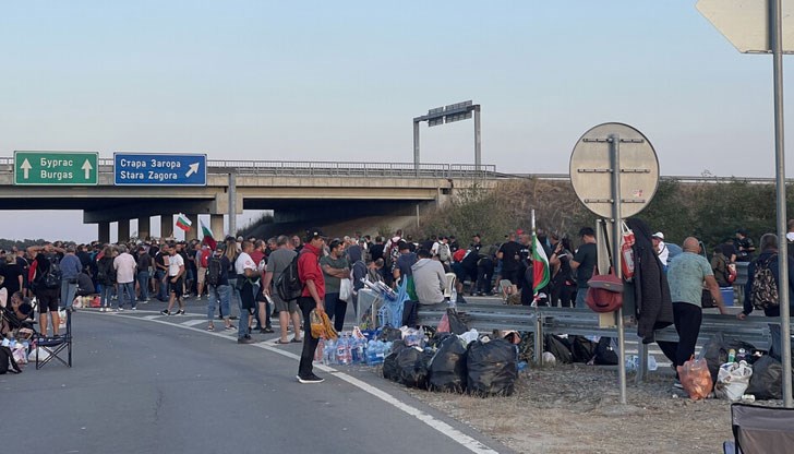Протестиращи миньори и енергетици са запречили и Прохода на Републиката и Подбалканския път при Гурково Протестиращи миньори и енергетици са запречили и Прохода на Републиката и Подбалканския път при Гурково