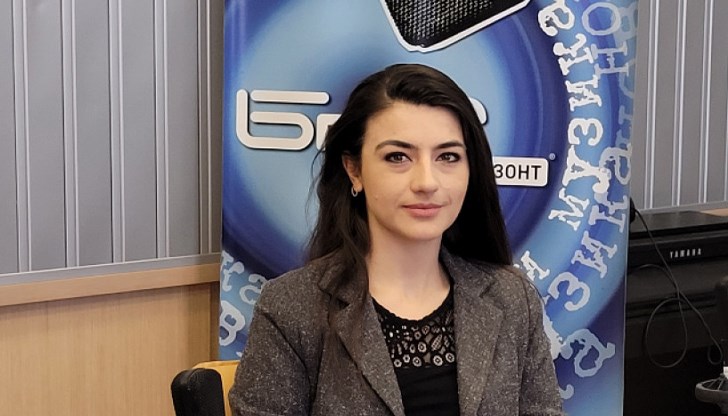 В навечерието на местните избори, Борисов си позволява да критикува правителството, коментира тя