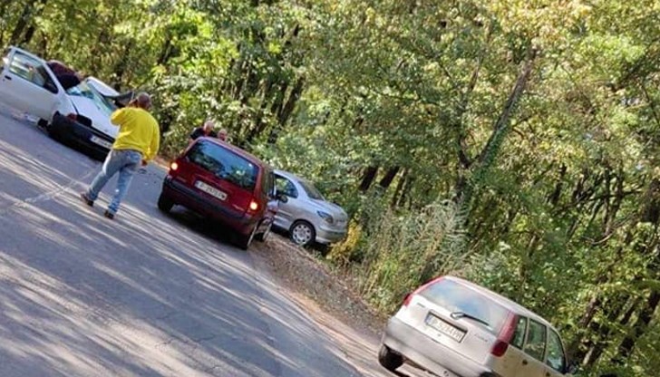 Инцидентът е станал на остър завой в гориста местност