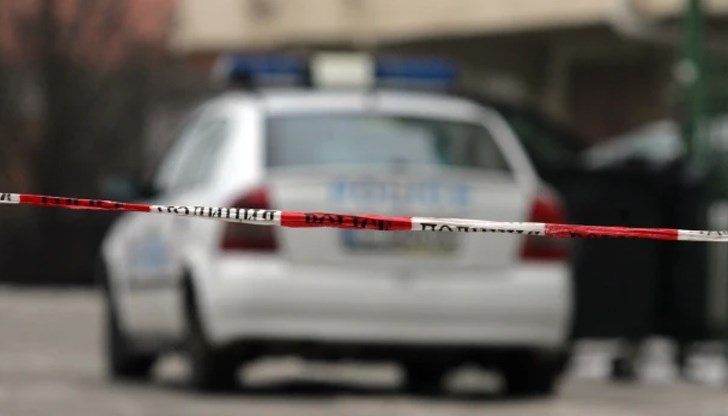 По данни на МВР момчето е скочило от висок етаж на жилищен блок