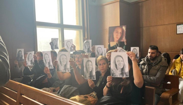 Подсъдими за жестокото убийство са съпругът ѝ и неговият баща Подсъдими за жестокото убийство са съпругът ѝ и неговият баща