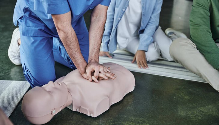 Инициативата е насочена към ученици от 9-ти до 12-ти клас