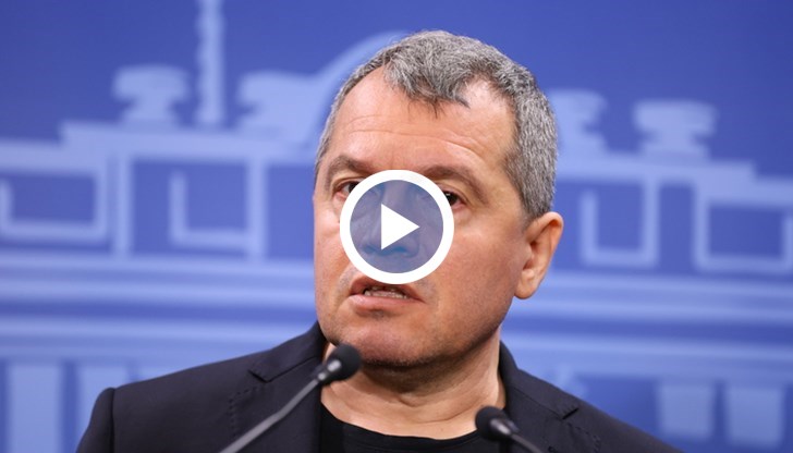 Защо Кирил Петков си позволява да заплашва министър
