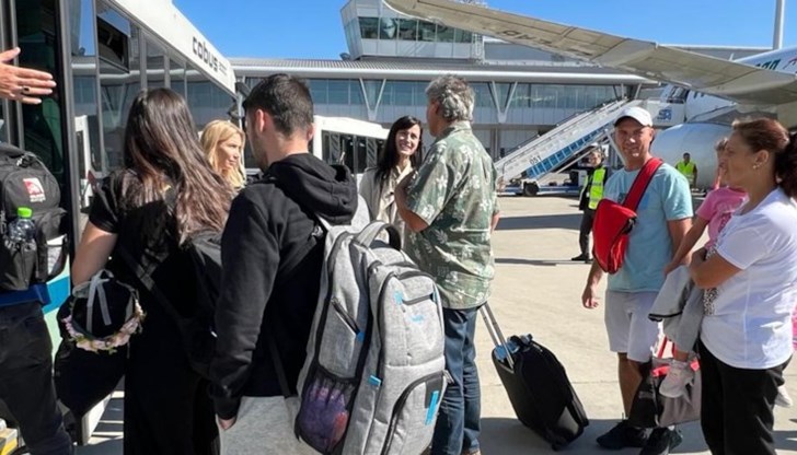 Български граждани пристигнаха на летище София с евакуационен частен полет от Тел Авив