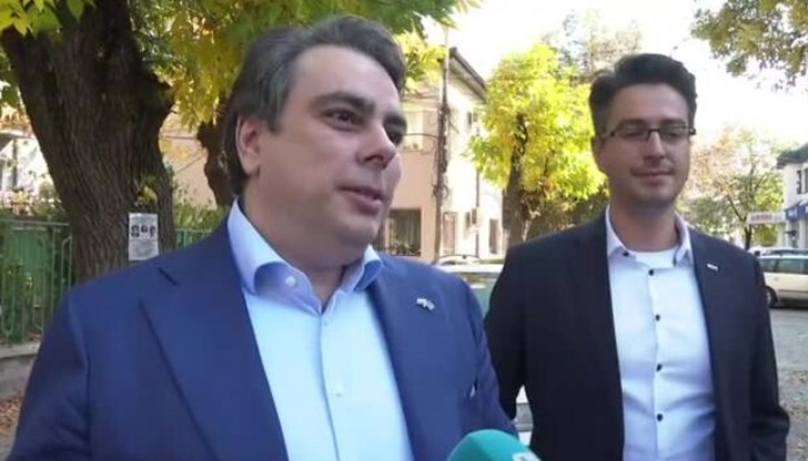 По-рано през деня финансовият министър не е успял да гласува, защото е заличен от избирателния списък