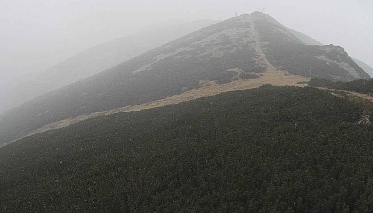 Сняг се изсипа над връх Маркуджик в района на Боровец