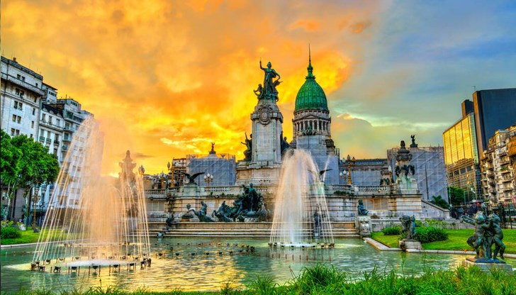 Петима кандидати се борят за най-високия държавен пост Петима кандидати се борят за най-високия държавен пост