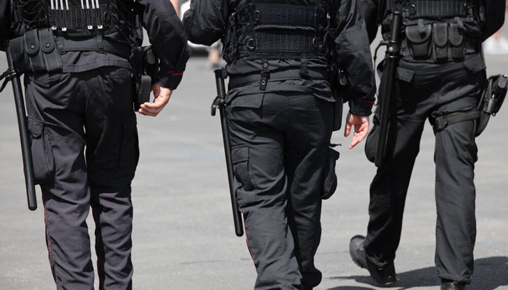 Тези палки вече са на въоръжение в НСО и военната полиция, аргументират се от вътрешното министерство Тези палки вече са на въоръжение в НСО и военната полиция, аргументират се от вътрешното министерство