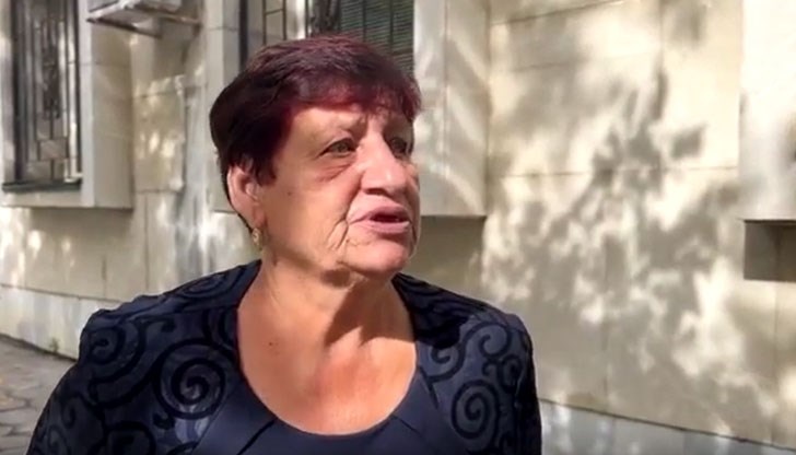 70-годишната Зорка Райкова: Всяка година идват, дават ми пари, гласувам за тях