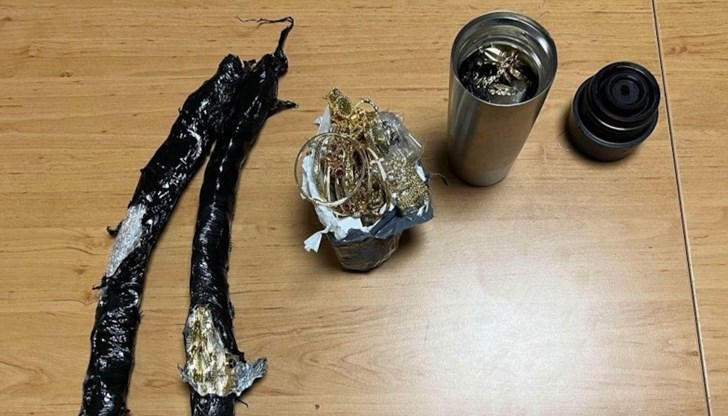 1 килограм златни накити са открити в дрехите на шофьор на камион