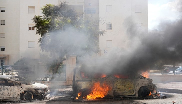 Израел започна да нанася въздушни удари по цели на Хамас в ивицата Газа и заяви, че ще победи в тази война, подета от Хамас срещу нея
