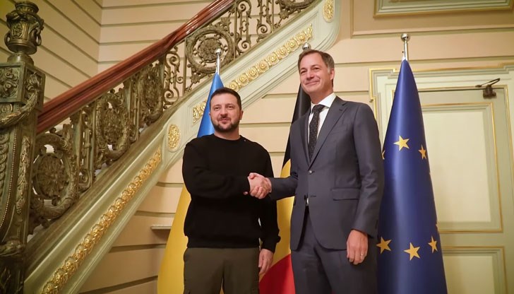 Парите ще бъдат предоставени на Киев през 2024 година, заяви Александър Де Кроо на пресконференция в Брюксел, проведена съвместно с украинския президент Парите ще бъдат предоставени на Киев през 2024 година, заяви Александър Де Кроо на пресконференция в Брюксел, проведена съвместно с украинския президент