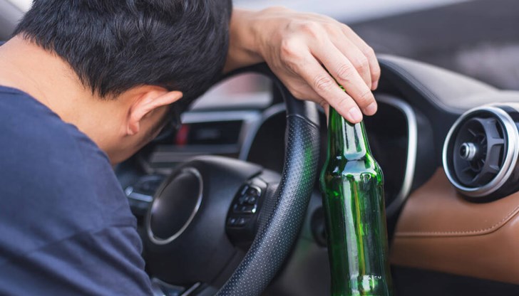 Двама шофьори са хванати да шофират след употреба на алкохол
