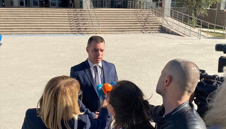 Антон Златанов присъства на първото заседание по делото за убийството на граничния полицай Петър Бъчваров Антон Златанов присъства на първото заседание по делото за убийството на граничния полицай Петър Бъчваров