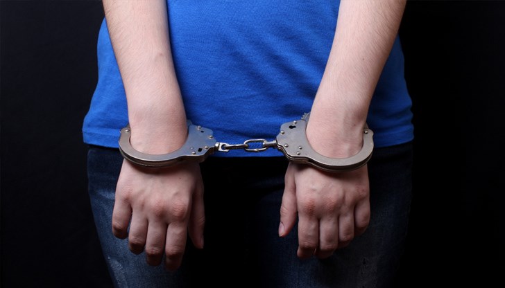 Двете българки са задържани на границата, като при проверката в колата им е открито незаконно оръжие Двете българки са задържани на границата, като при проверката в колата им е открито незаконно оръжие