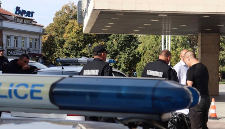 Електронните устройства ще служат за обучение на избирателите и съответно запознаване с машинното гласуване, което предстои на изборите на 29 октомври