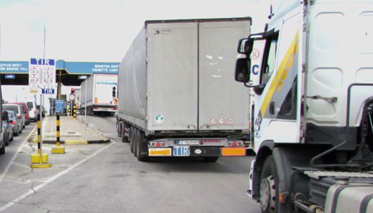 За последните 24 часа само през ГКПП „Дунав мост“ при Русе да излезли близо 1600 камиона