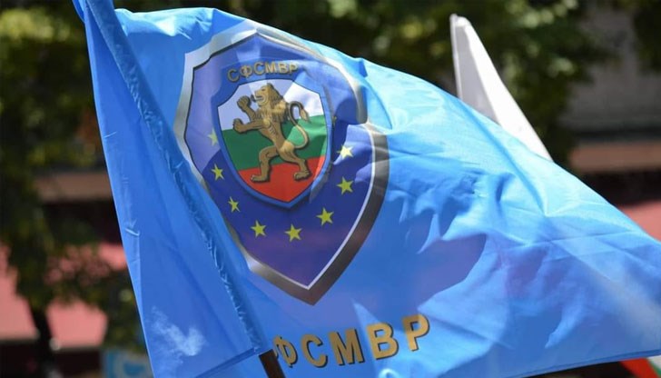 Уволнен е държавен служител, "чието „провинение“ се състои в упражняване на конституционното му право на мирен протест", твърдят от синдиката