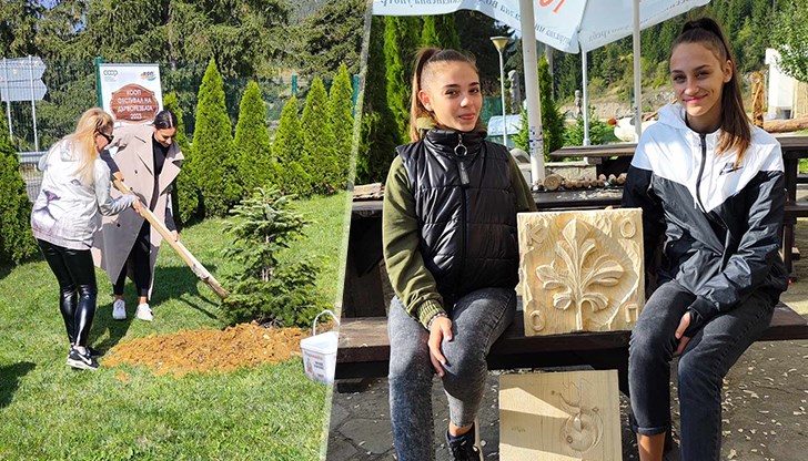 Ивана и Стела изработиха на място пано и го презентираха на Фестивала на дърворезбата