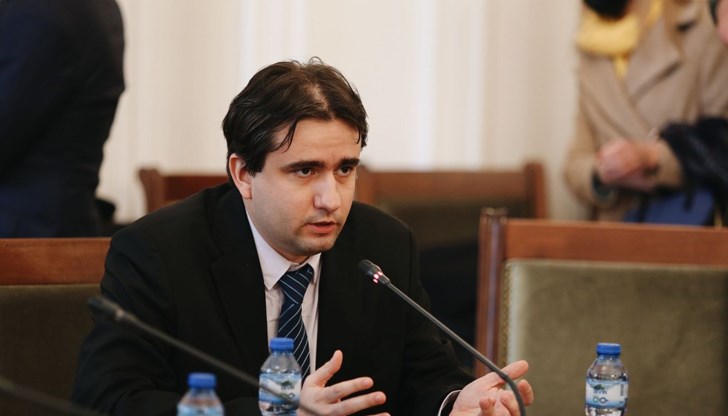 Машините за гласуване обаче не могат да бъдат манипулирани, каза бившият министър на електронното управление Машините за гласуване обаче не могат да бъдат манипулирани, каза бившият министър на електронното управление