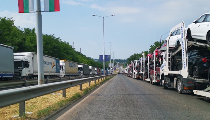 Към 6:00 часа сутринта трафикът е интензивен по границата с Румъния