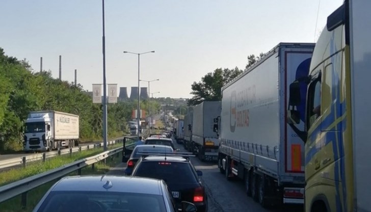 Спират камиони за изчакване в град Бяла, както и в областите Велико Търново и Стара Загора
