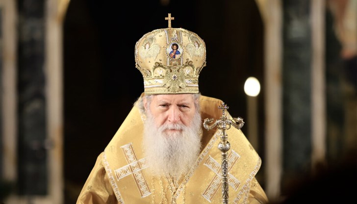 Неофит е роден в София през 1945 година със светското име Симеон Димитров Неофит е роден в София през 1945 година със светското име Симеон Димитров