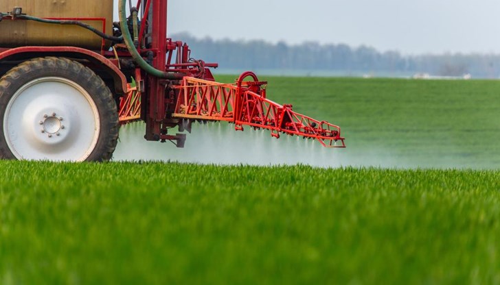 Глифозат съдържащите хербициди предизвикват заболявания, включително и рак, обяви Международната агенция за онкологични изследвания