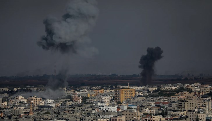 Ивицата Газа е блокирана и бомбардирана от израелските сили след нападенията на "Хамас"