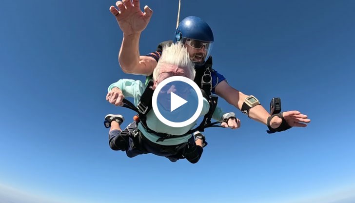 Американката стана най-възрастният човек, скочил с парашут от самолет