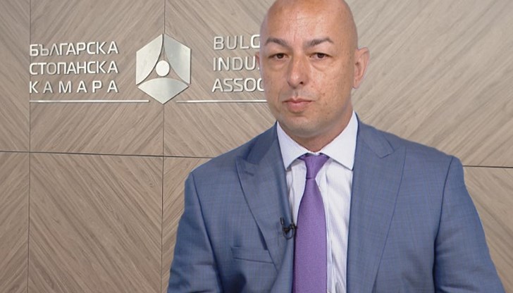 Увеличаването на данъците и осигуровките върху гражданските договори коментира доц. Щерьо Ножаров Увеличаването на данъците и осигуровките върху гражданските договори коментира доц. Щерьо Ножаров