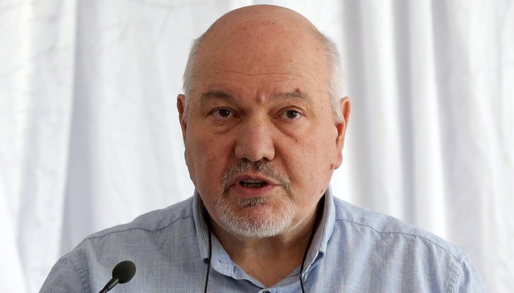 Натискът е насочен комбинирано от ДПС и ГЕРБ върху ПП-ДБ, даже по скоро върху ПП, коментира Александър Маринов