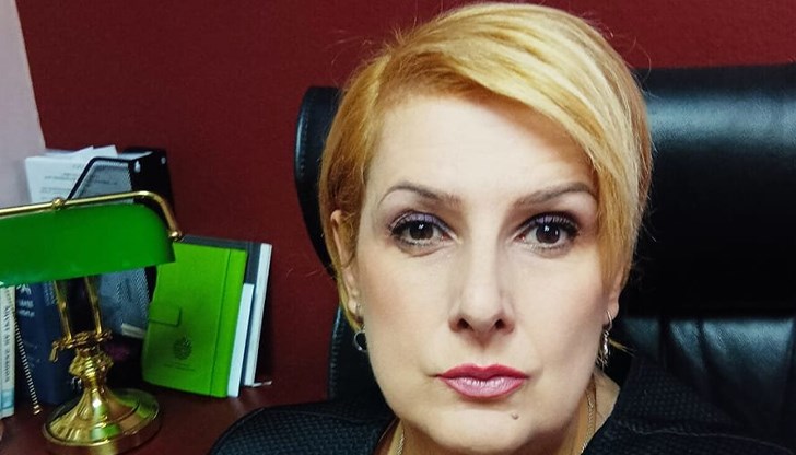 По традиция утре ще се развихрят размисли и страсти по Хелоуин - да го бъде ли в България, колко е редно да се празнува, заедно с люти клетви към тези, които го празнуват