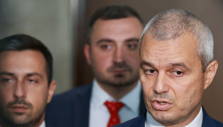 По думите им противоречието в позициите е "поредният симптом за разпад на държавността"