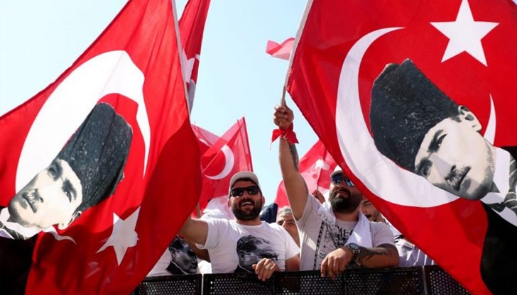 В цялата страна по повод националния празник ще бъдат организирани тържествени церемонии