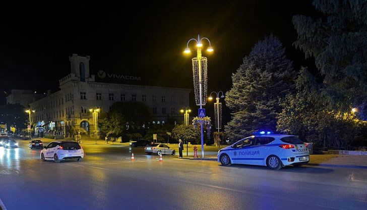 Запис показва как шофьорът на автомобила дори не опитва да спре Запис показва как шофьорът на автомобила дори не опитва да спре