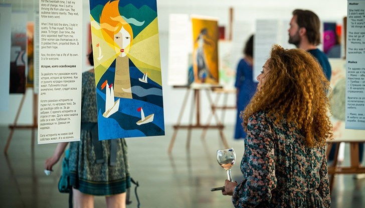 Изложбата е посветена на жените, претърпели домашно насилие и успели да излязат от неговия ад